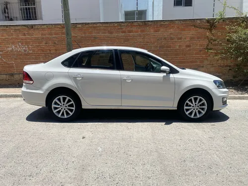Volkswagen Vento 1.6 Highline Mt