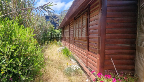 Casa En Venta De 3 Dorm. En Algarrobo