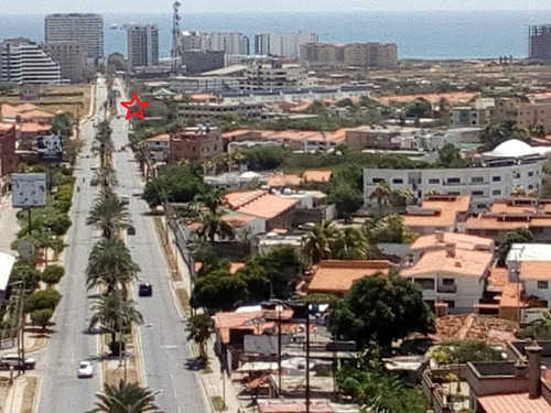 Imagen 2 de 9 de Local Comercial En Urb. Costa Azul, Sabanamar