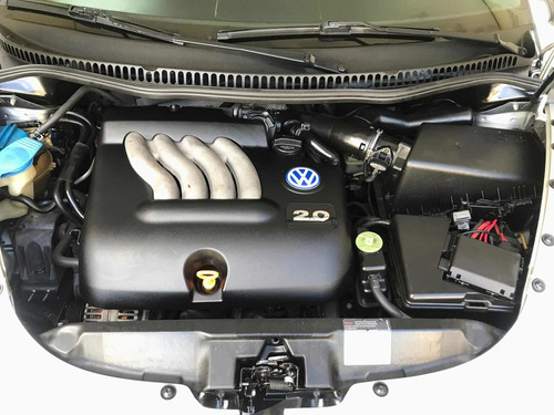 Volkswagen New Beetle 2002 2.0 3p