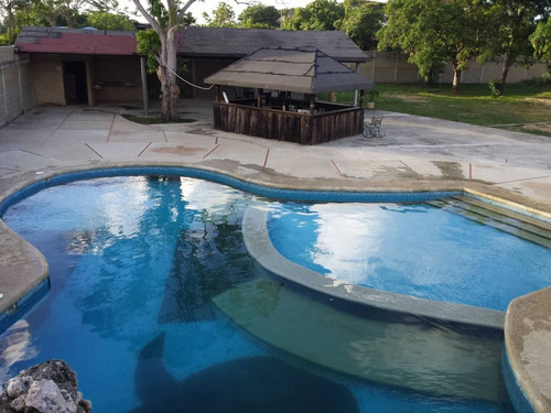 En Venta Amplio Terreno Con Casa Y Anexo Para Hospedaje. Requiere De Reparaciones. Ideal Para : Club Campestre, Posada Vacacional, Club Social.