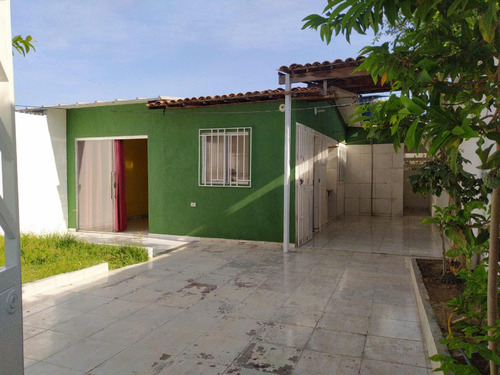 Casa Grande Com 2 Salas E 2 Quartos.