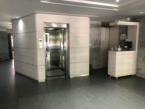 Venta De 4 Ambientes Con Cochera En Caballito. Vista A Pulmón De Manzana