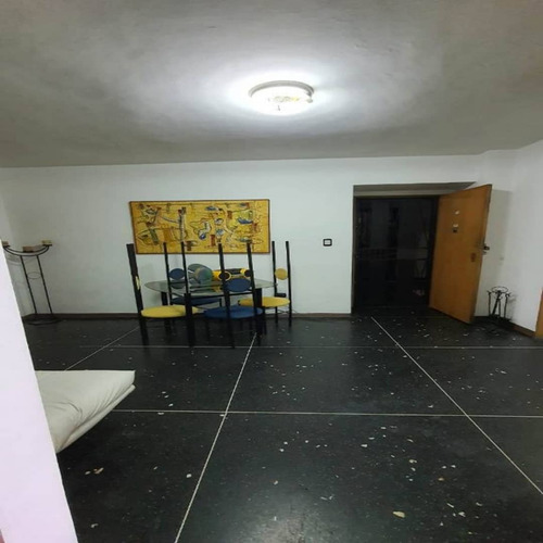 Bello Apartamento De 86 Mtrs2 Con 4 Habitaciones Y 2 Baños Se Vende Ubicado En La Candelaria - Av Universidad