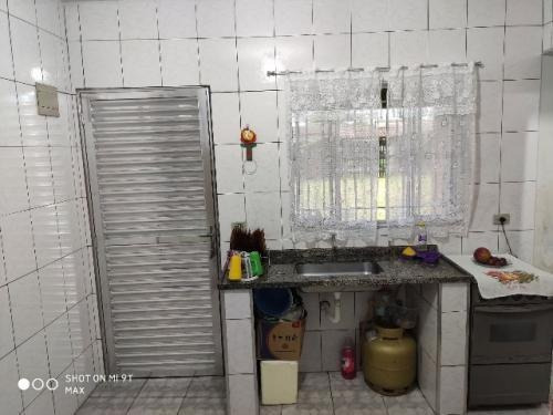 Edícula Com 1 Quarto E Varanda, Com Escritura, Na Praia.