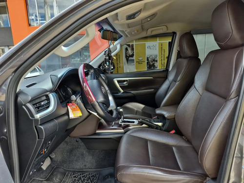 Toyota Fortuner 2.7L 4X2 At