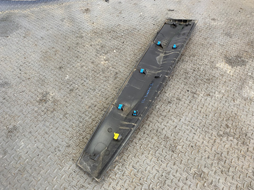Vista Ext Puerta Delantera Izq Chevrolet Tracker Mod 21-23 (Usado)