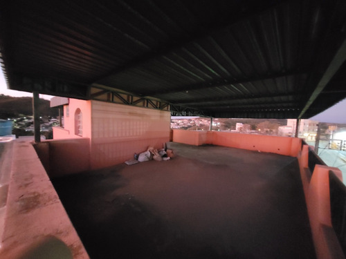 Casa De 3 Quarto, Três Banheiros , 1 Suíte,4 Salas