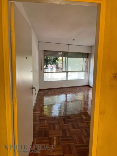 Apto En Venta 2 Dormitorios, 1 Baño Y Patio-pocitos