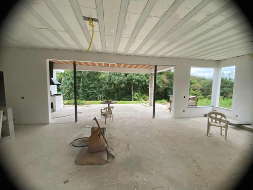 Casa Térrea Em Condomínio 70% Concluída E Com 4 Suítes