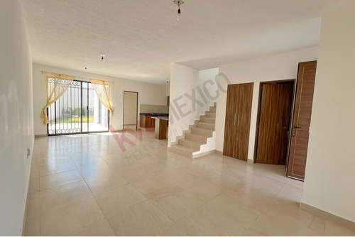 Casa En Venta Con Terreno Excedente En Un Residencial Muy Tranquilo Y Seguro En La Zona Norte De ...