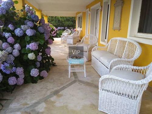 Vendo Hermosa Casa En Laguna Blanca- Ref: 185