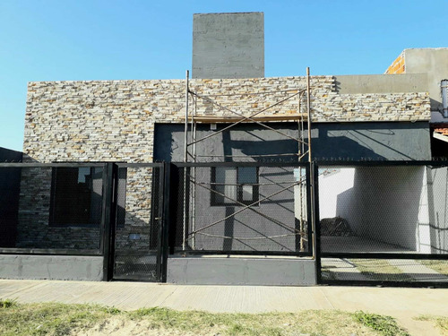 Imagen 2 de 21 de Moderna Casa A Estrenar Barrio La Esmeralda