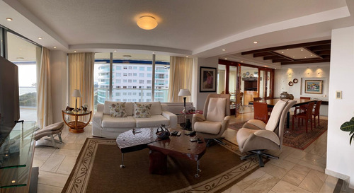 Alquiler Apartamento 3 Dormitorios En Suite, Full Amenities, En Edificio Golden Gate, Playa Mansa, Punta Del Este