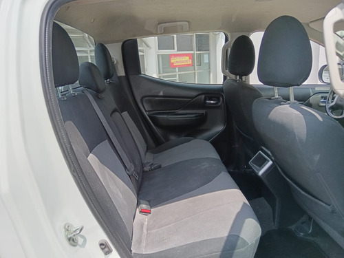 Mitsubishi L200 2.4 Cabina Doble 4x2 Mt
