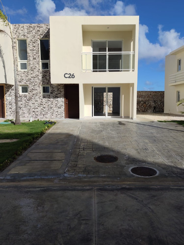 Villa De 2 Niveles En Crisfer Punta Cana Con 3 Habitaciones. Área Social Con Piscina, Gimnasio, Seguridad 24/7, Juegos Infantiles, 