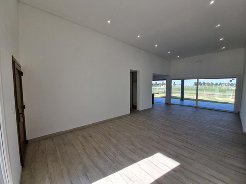 Casa A La Venta En San Felipe De Canning!!! 3 Dormitorios!! Vista Al Pulmon!! Oportunidad!!