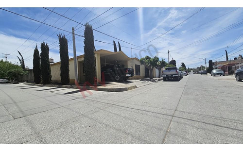 Casa En Venta De 1 Piso Con 3 Recamaras En Planta Baja, Colonia Los Pinos.