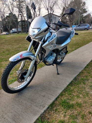 Imagen 2 de 7 de Honda Falcon 2015