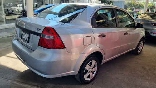 Imagen 4 de 10 de Chevrolet Aveo 2017 1.6 Ls Mt