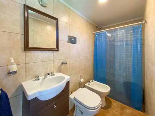 Casa De Dos Dormitorios Con Psicina Y Quincho En Venta A Dos Cuadras De Pellegrini