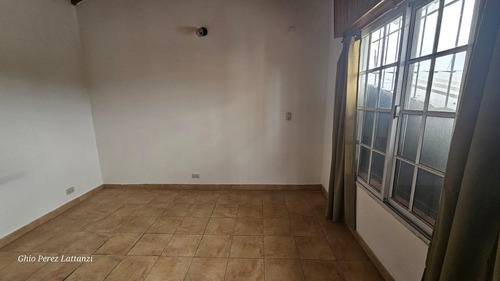 Alquiler Ph 2 Ambientes En Caseros, Con Terraza