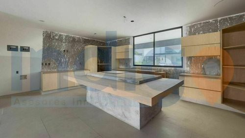 Casa Nueva En Venta En Cumbres Del Lago Con Alberca