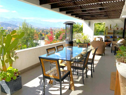 Casa En Lo Barnechea/ Camino Real En Condominio