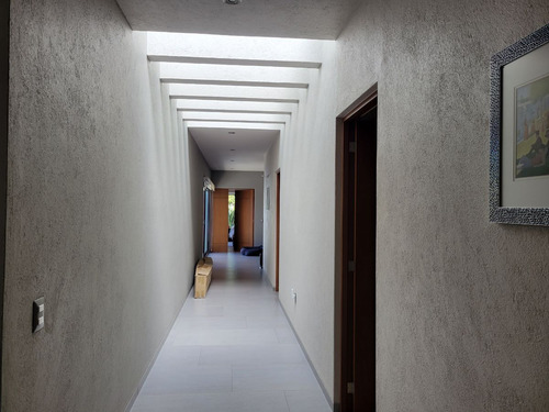Casa Moderna En Venta En San Gil, Con Alberca, Frente Al Campo De Golf.