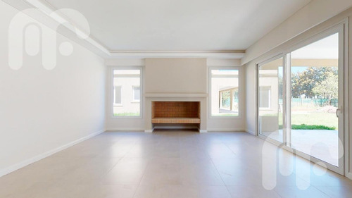 Venta Casa De 7 Dormitorios En Miralagos