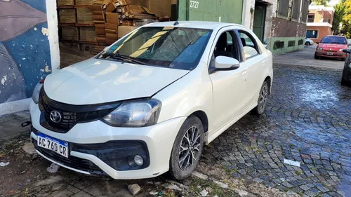 Toyota Etios Xls Inundado Hasta El Tablero