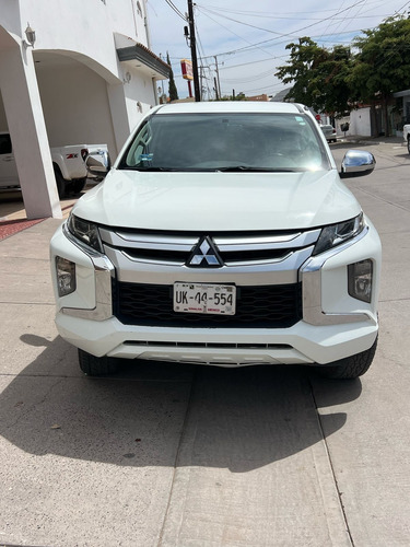 Mitsubishi L200 2.4 Cabina Doble 4x2 Mt