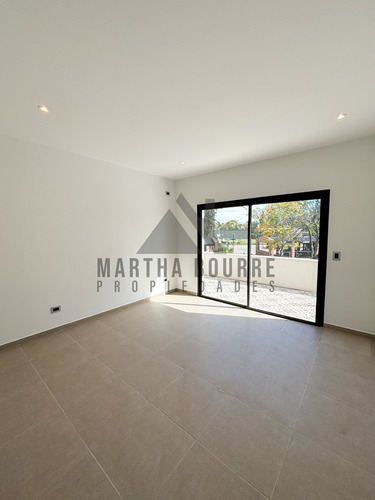 Casa En Venta En Santo Tomas, Pilar, G.b.a. Zona Norte