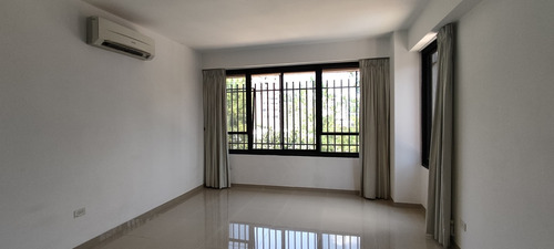 Alquiler De Apartamento En Valle Arriba, Caracas. Of