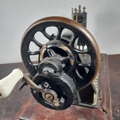 Imagem 9 de 10 de Máquina De Costura Manual Mão Anorom Muller Antiga Destravad