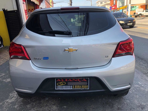Imagem 4 de 11 de Chevrolet Onix 2018 1.0 Lt 5p
