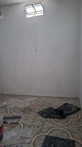 Alquiler De Casa De Dos Dormitorios Con Parrillero En Barrio Flor De Maroñas Garantías: Seguros, Anda Ó Cgn.