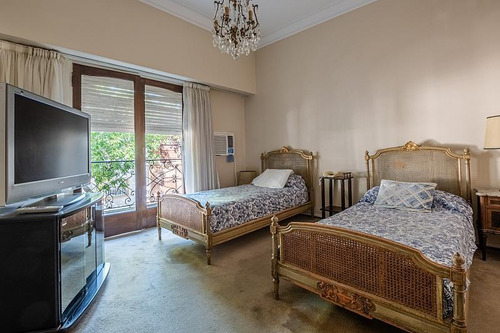 Venta Casa 3 Dormitorios Estilo Francés Con Patio Terraza Y Garage Almagro
