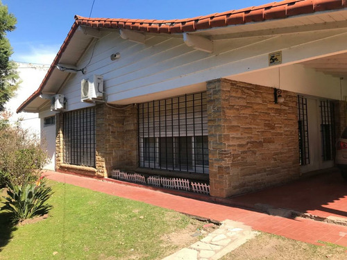 Imagen 2 de 30 de Casa Quinta Ranelagh Con Pileta Y Gran Parque