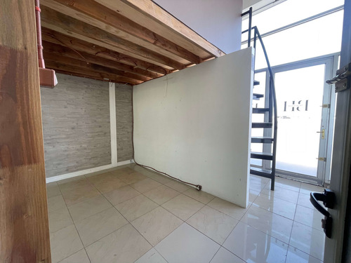 Comercial Villa Alemana Con Estacionamiento Para Clientes