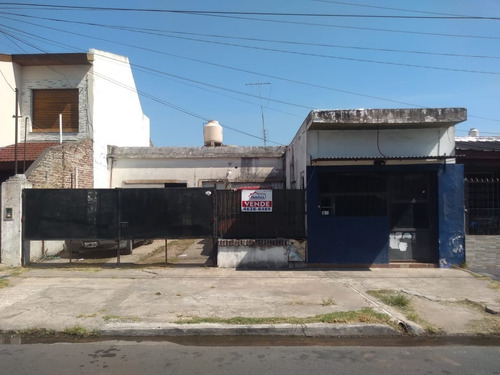 Casa En Venta Moron +local +dpto De 2 Amb, Cochera Y Fondo