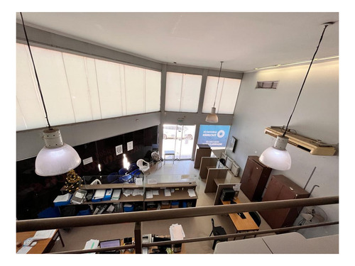 Imagen 2 de 10 de Alquiler De Local Comercial En Esquina De 200 M2, En Piedras Y Jujuy, Barrio Sur