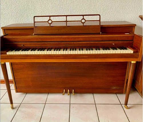 Piano Kimball Spinet. Número De Serie: 579471