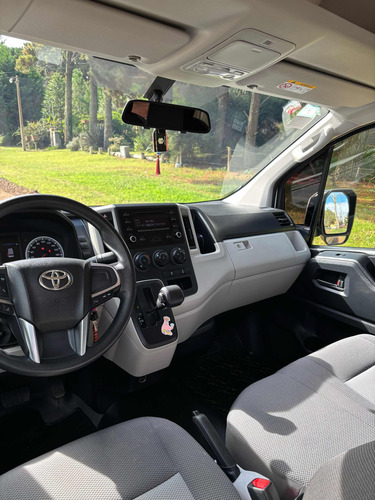Toyota Hiace 2.8 Tdi Furgón 6at L2h2 3a 5p