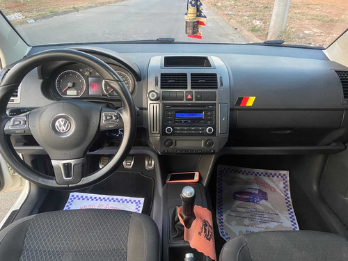 Imagem 4 de 9 de Volkswagen Polo Sedan 2013 1.6 Vht Comfortline Total Flex 4p