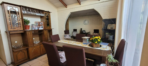 Casa En Venta En Los Ministros, Barrio Las Rosas. Maipú