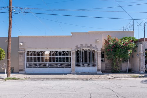 Casa De Un Piso En Venta, En Colonia Navarro, Torreón. Muy Cerca De Heb Independencia.