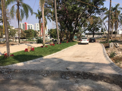 Terreno En Venta En Fracc. Con Vigilancia. Acapantzingo, Cuernavaca