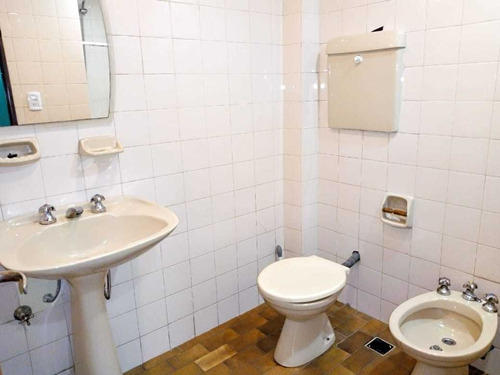Vende Departamento 2 Amb, Muy Luminoso Y Muy Bien Ubicado.