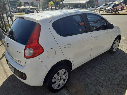 Imagem 4 de 4 de Fiat Palio Essence 1.6 4p 2014